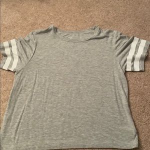 gray american eagle shirt